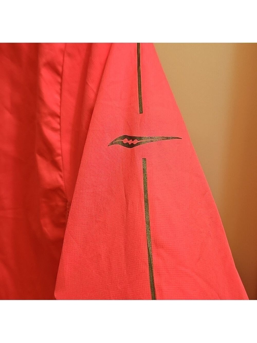 Saucony Runshield full zip jacket - Picture 3 of 10